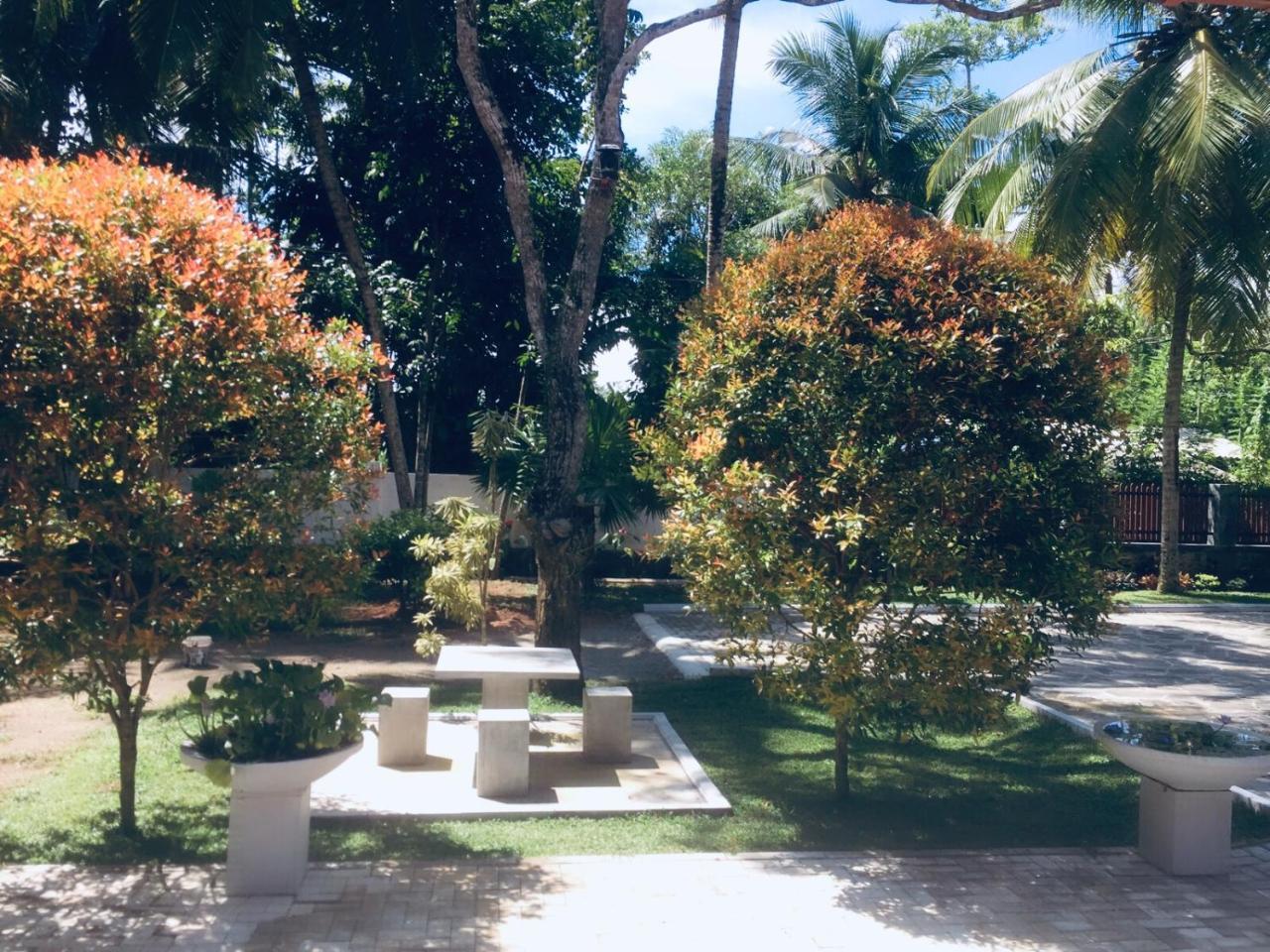Hotel Casa Blanca Ahangama Esterno foto